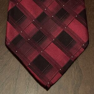 Kenneth Cole Reaction Burgundy 100% Silk Men’s Neck Tie Made In China